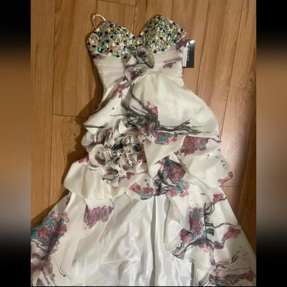 Grad Dress NEW - Picture 4 of 4